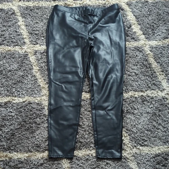 Chico's Faux Leather Black Legging Pant Size Chico's 1 - Picture 2 of 7